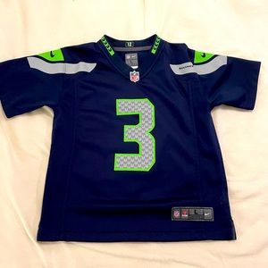 ⭐️Russell Wilson jersey size 7